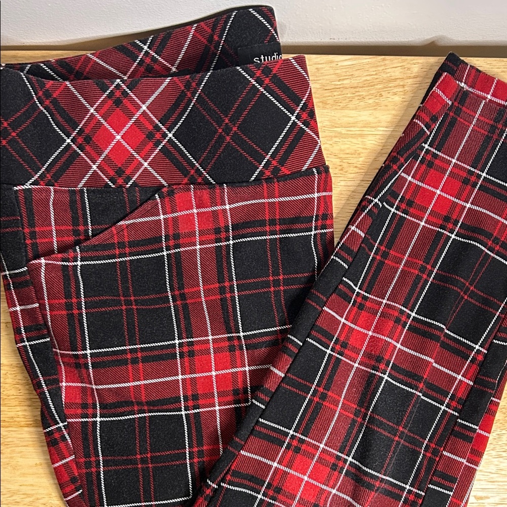 Torrid Red and Black Plaid Pull on Pocket Pixie Leggings